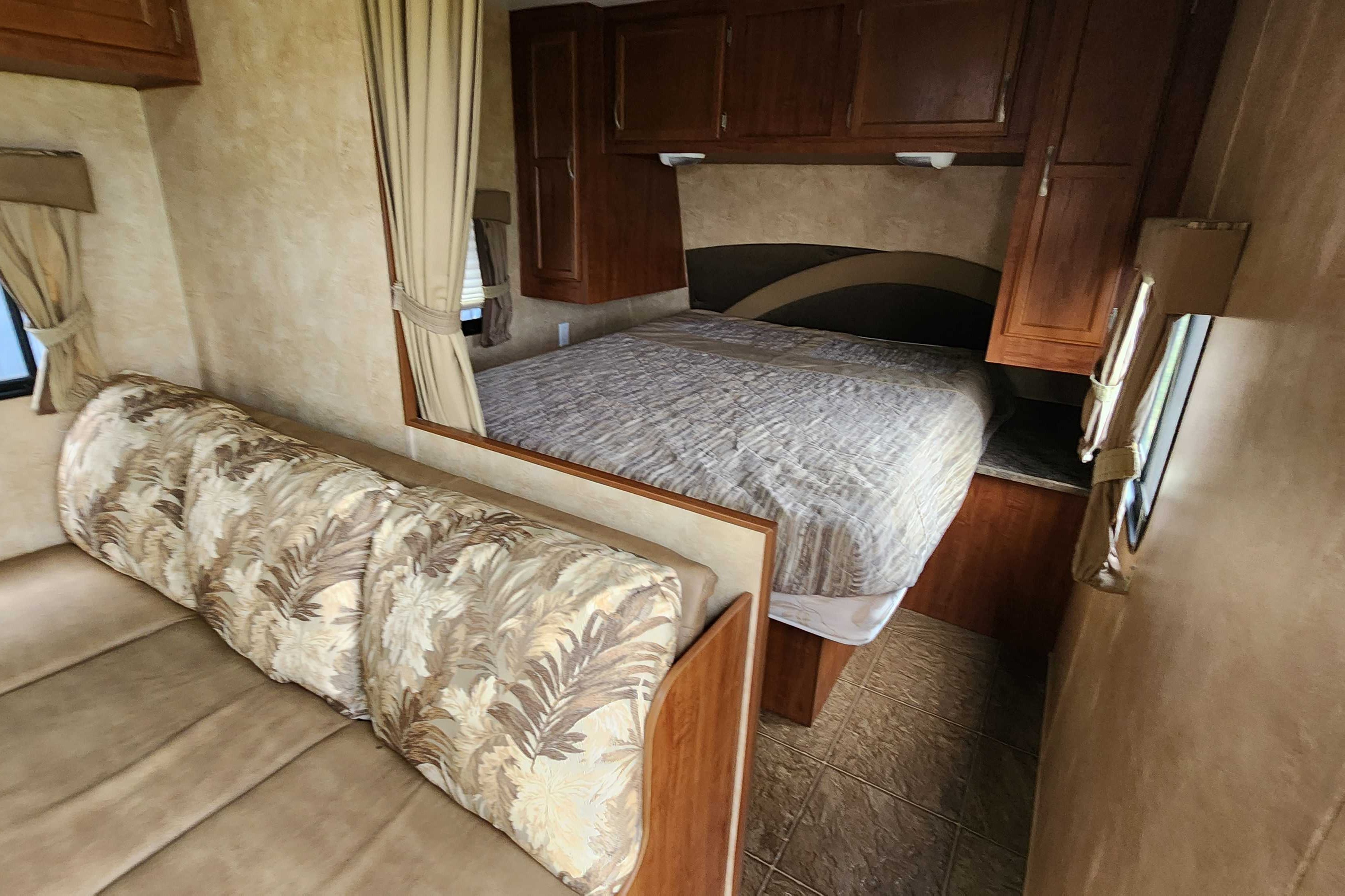 The Pretty Jayco 26BH Travel Trailer