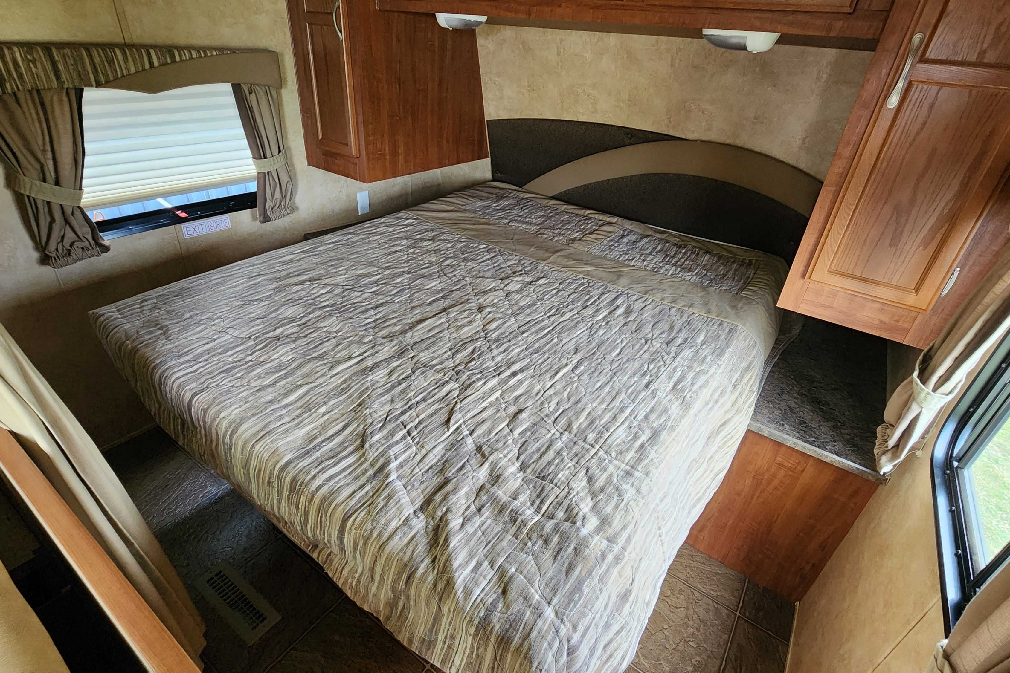 The Pretty Jayco 26BH Travel Trailer