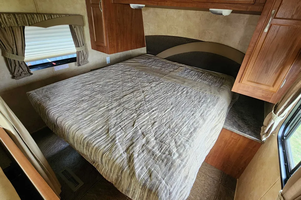 The Pretty Jayco 26BH Travel Trailer