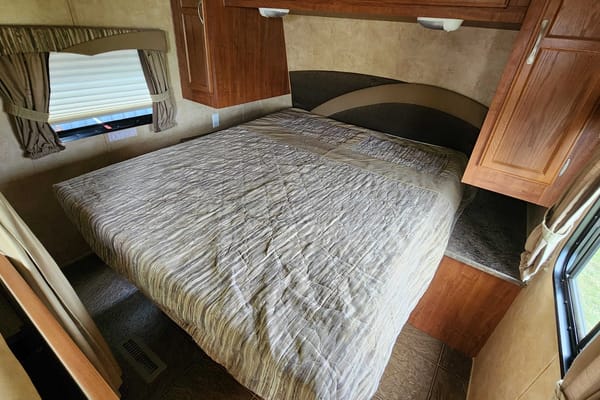 The Pretty Jayco 26BH Travel Trailer