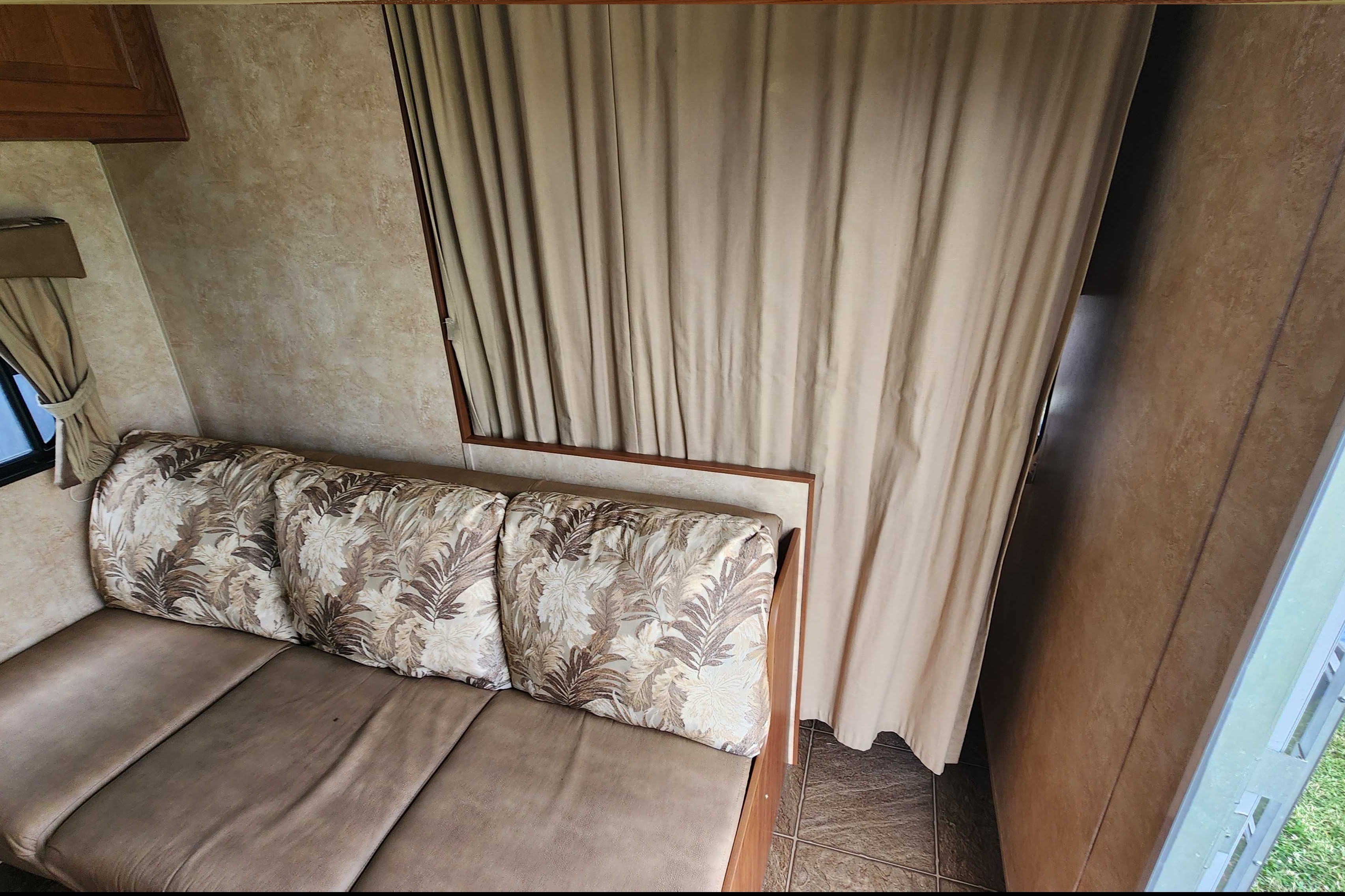 The Pretty Jayco 26BH Travel Trailer