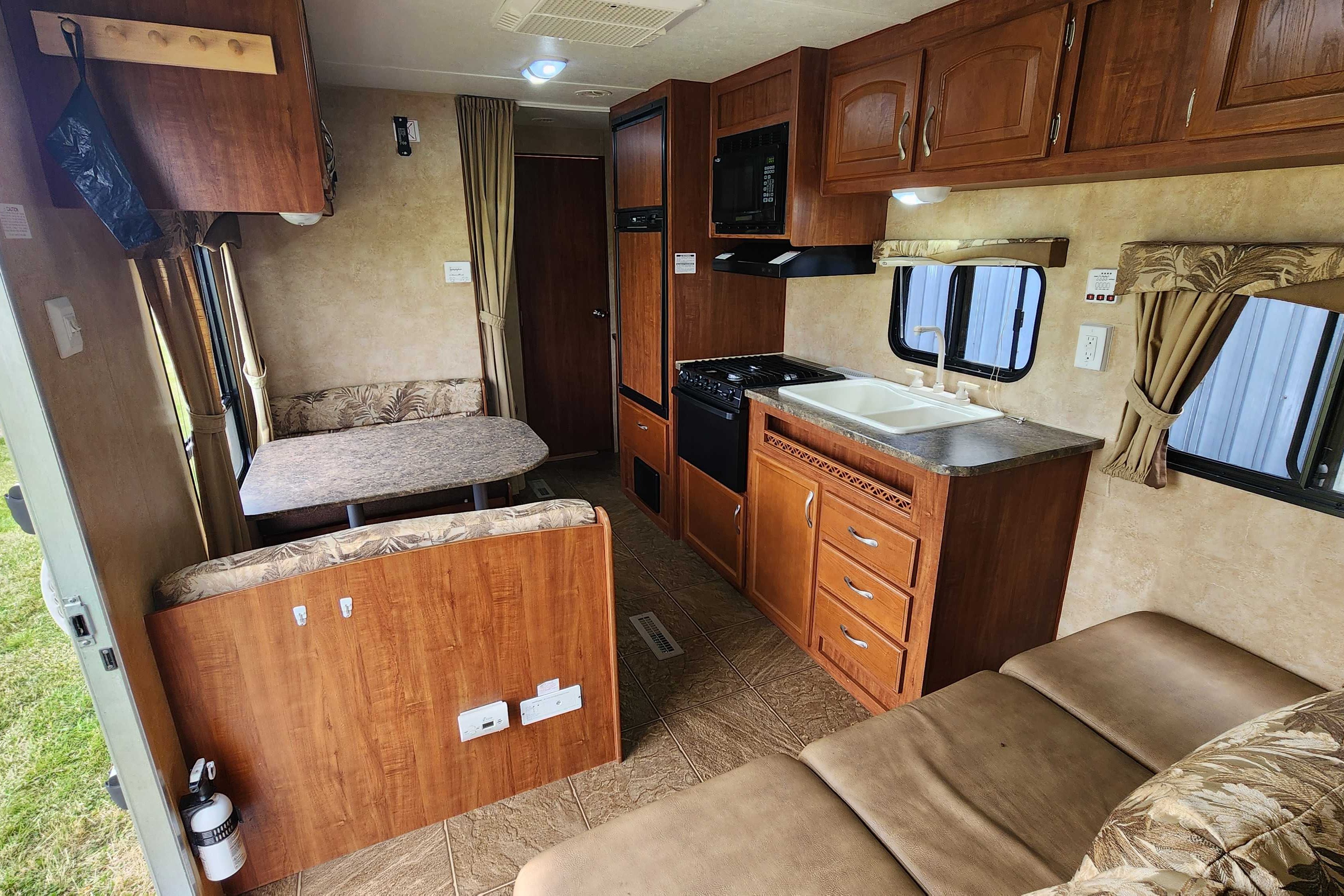 The Pretty Jayco 26BH Travel Trailer
