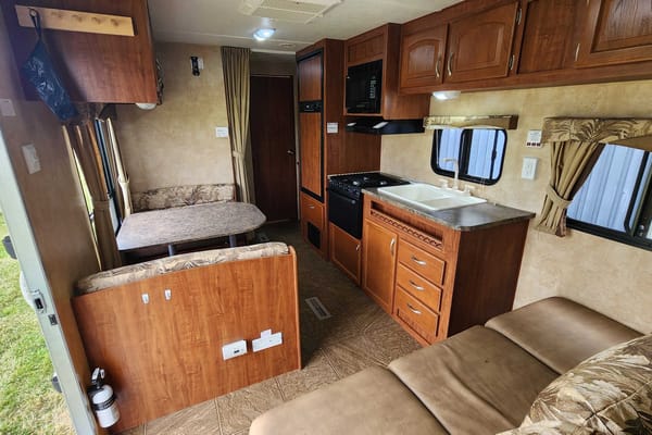 The Pretty Jayco 26BH Travel Trailer