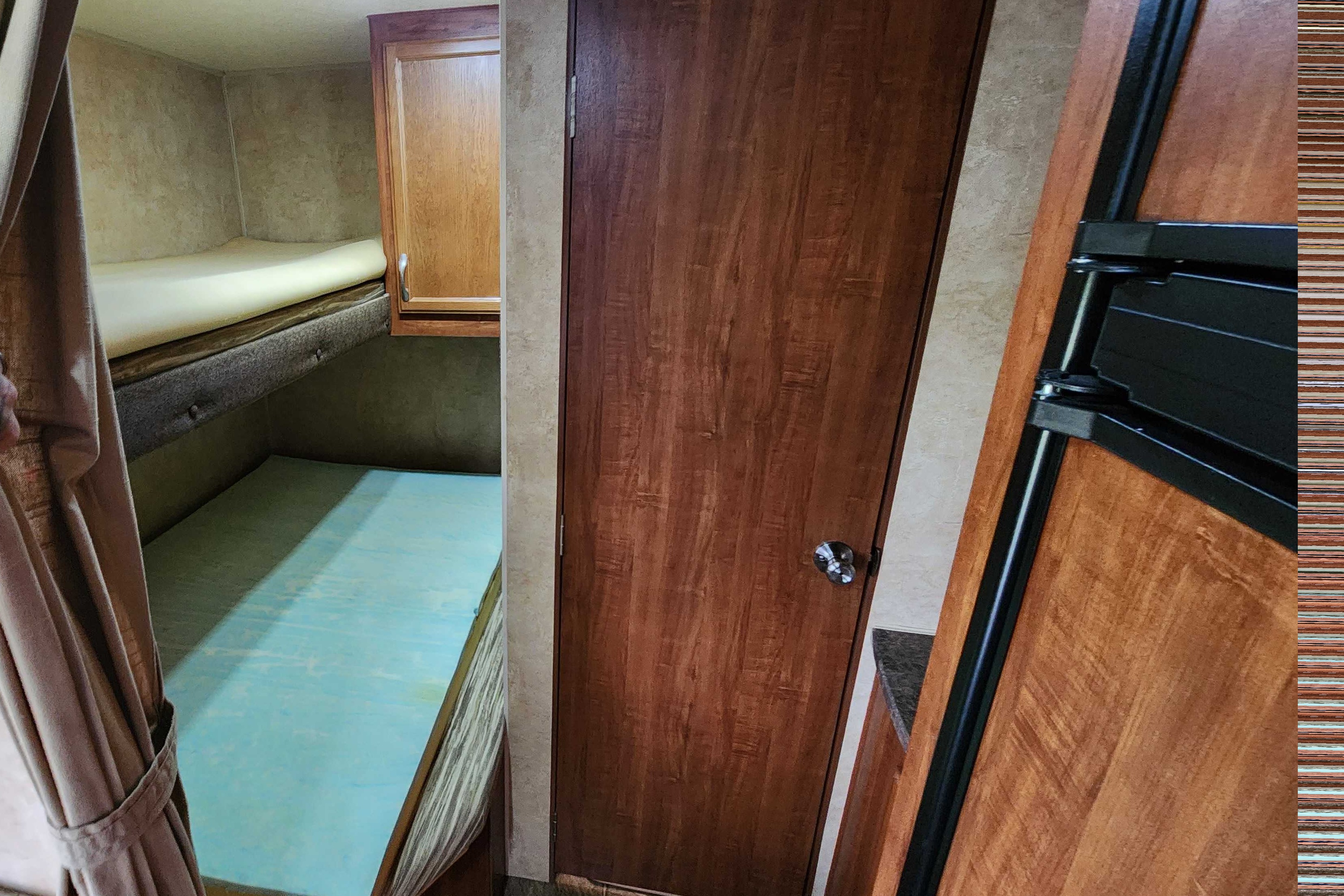 The Pretty Jayco 26BH Travel Trailer