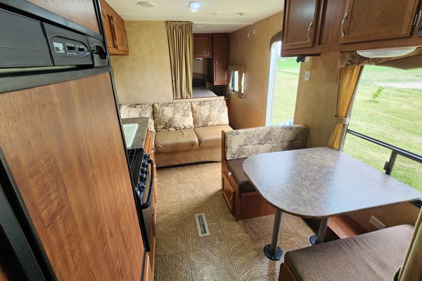 The Pretty Jayco 26BH Travel Trailer