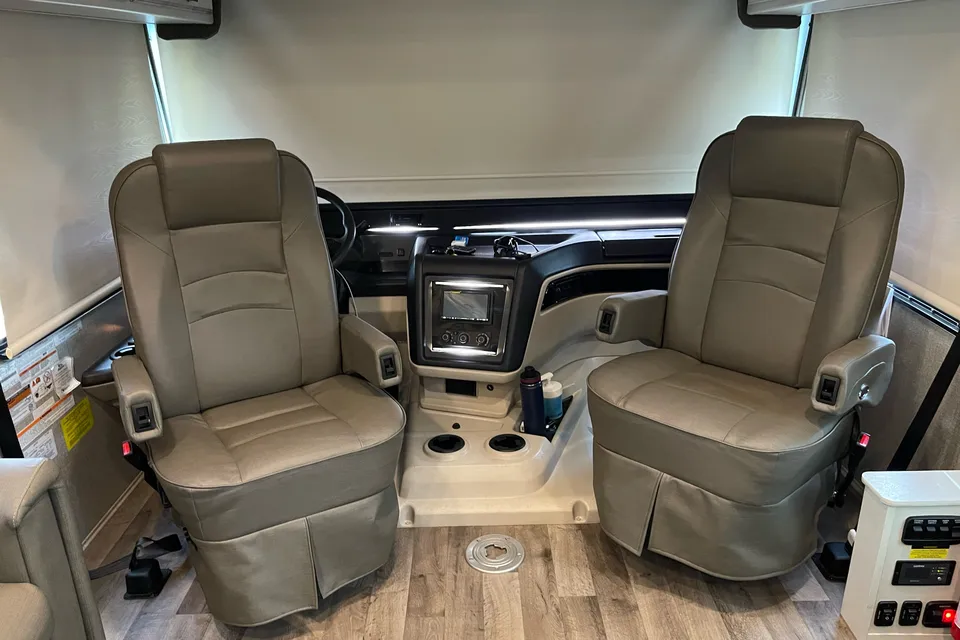 Lee's Jayco Precept Class A