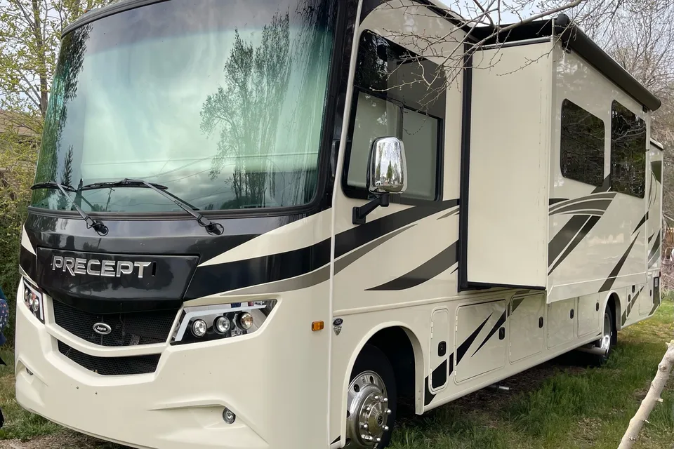 Lee's Jayco Precept Class A