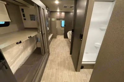 East FL: 2022 Thor-Master Suite, 2 Full Baths & Bunk Beds
