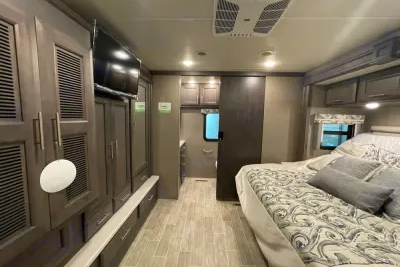 East FL: 2022 Thor-Master Suite, 2 Full Baths & Bunk Beds