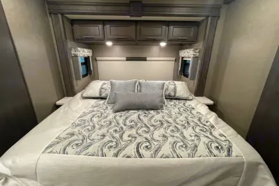 East FL: 2022 Thor-Master Suite, 2 Full Baths & Bunk Beds