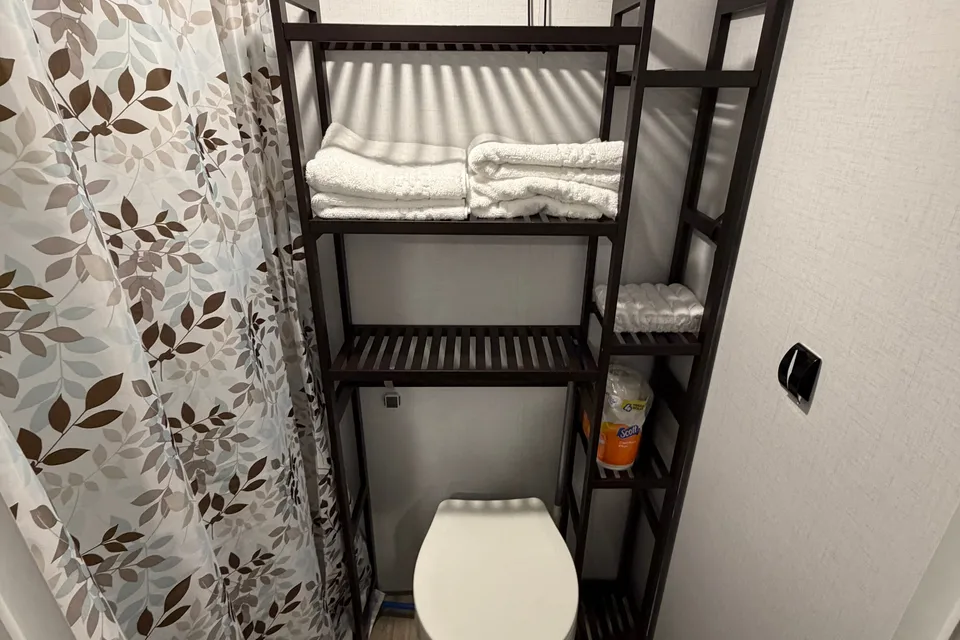 Portable Airbnb\2024 Coleman RV Camper (Sleeps 4)