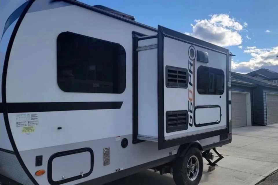 Marci's GEOPRO 16BH Travel Trailer