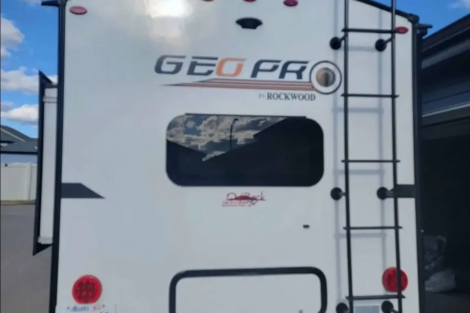 Marci's GEOPRO 16BH Travel Trailer