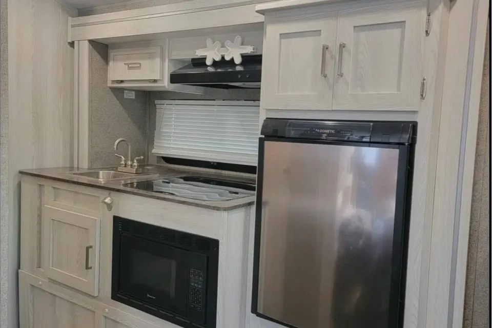 Marci's GEOPRO 16BH Travel Trailer