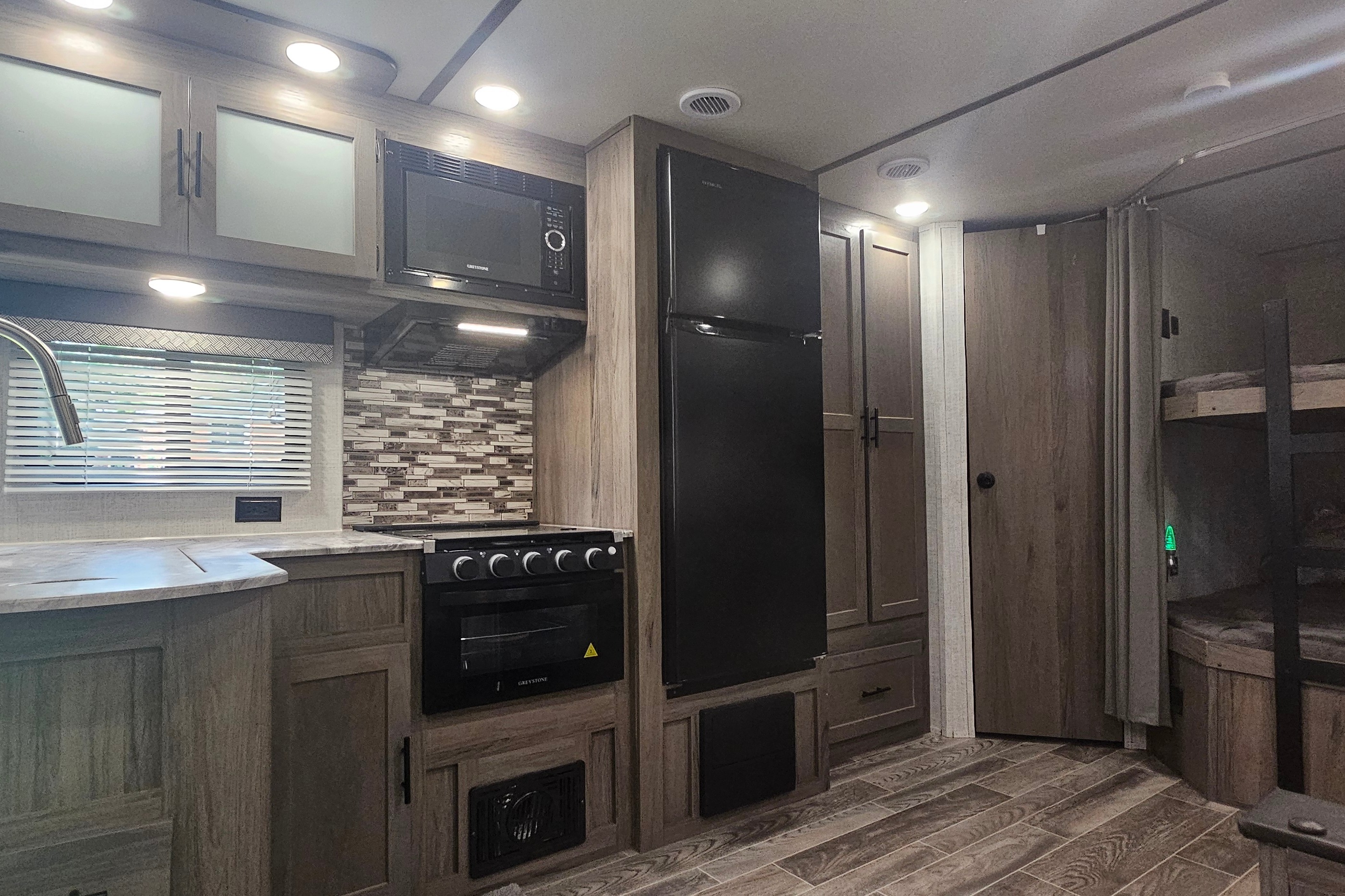 The Grand River Retreat | Sleeps 8 | Delivery Available