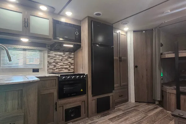 The Grand River Retreat | Sleeps 8 | Delivery Available