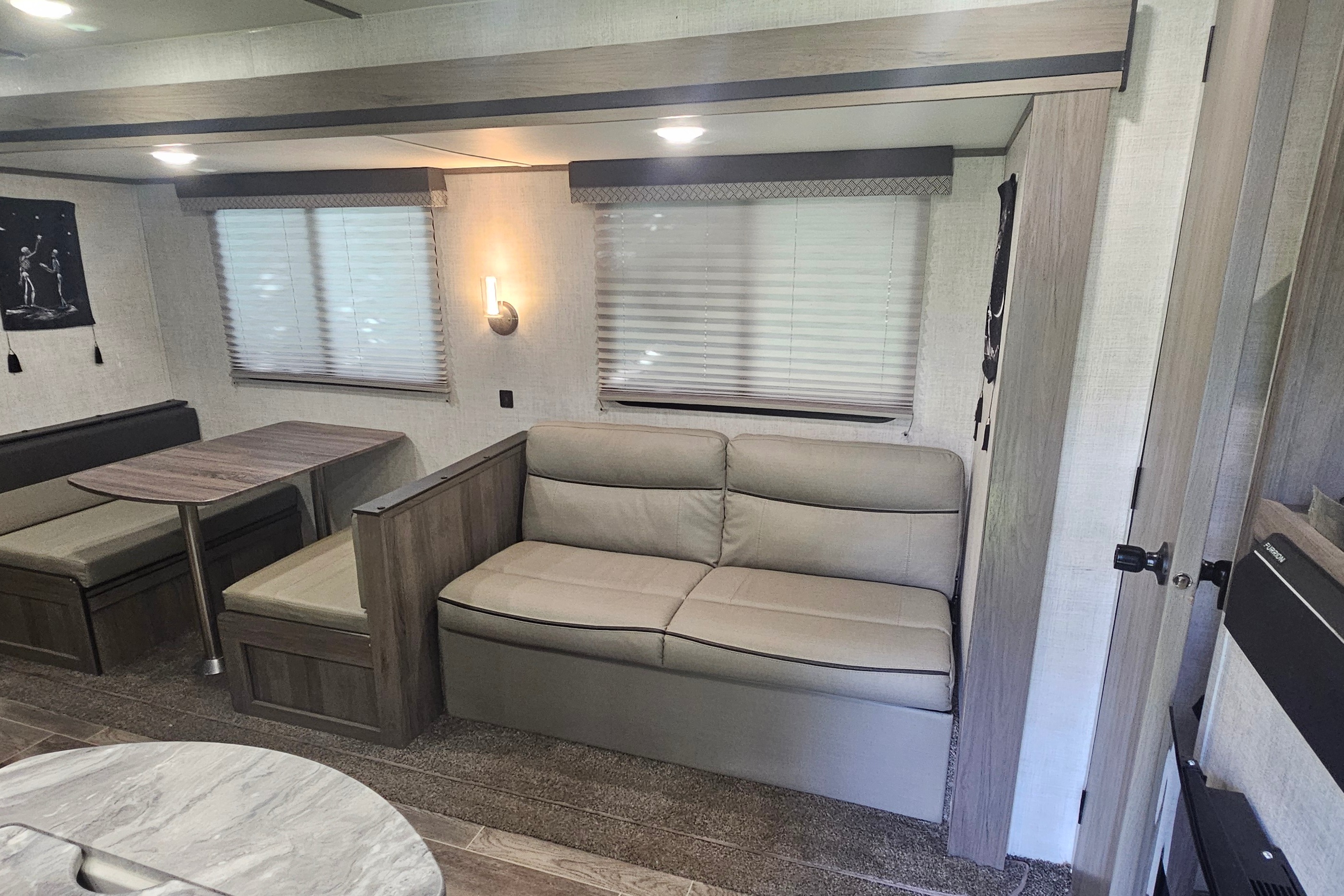 The Grand River Retreat | Sleeps 8 | Delivery Available