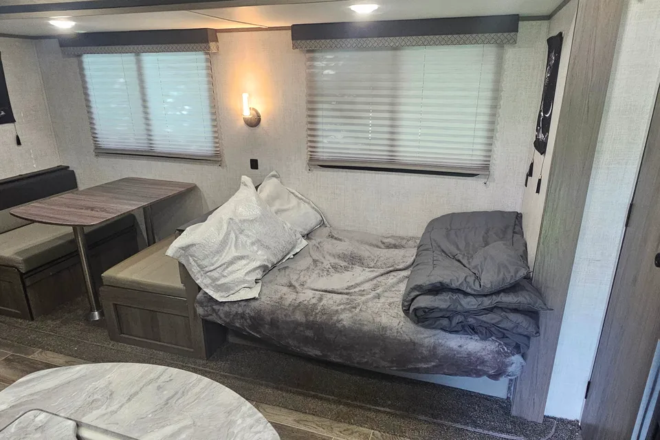 The Grand River Retreat | Sleeps 8 | Delivery Available