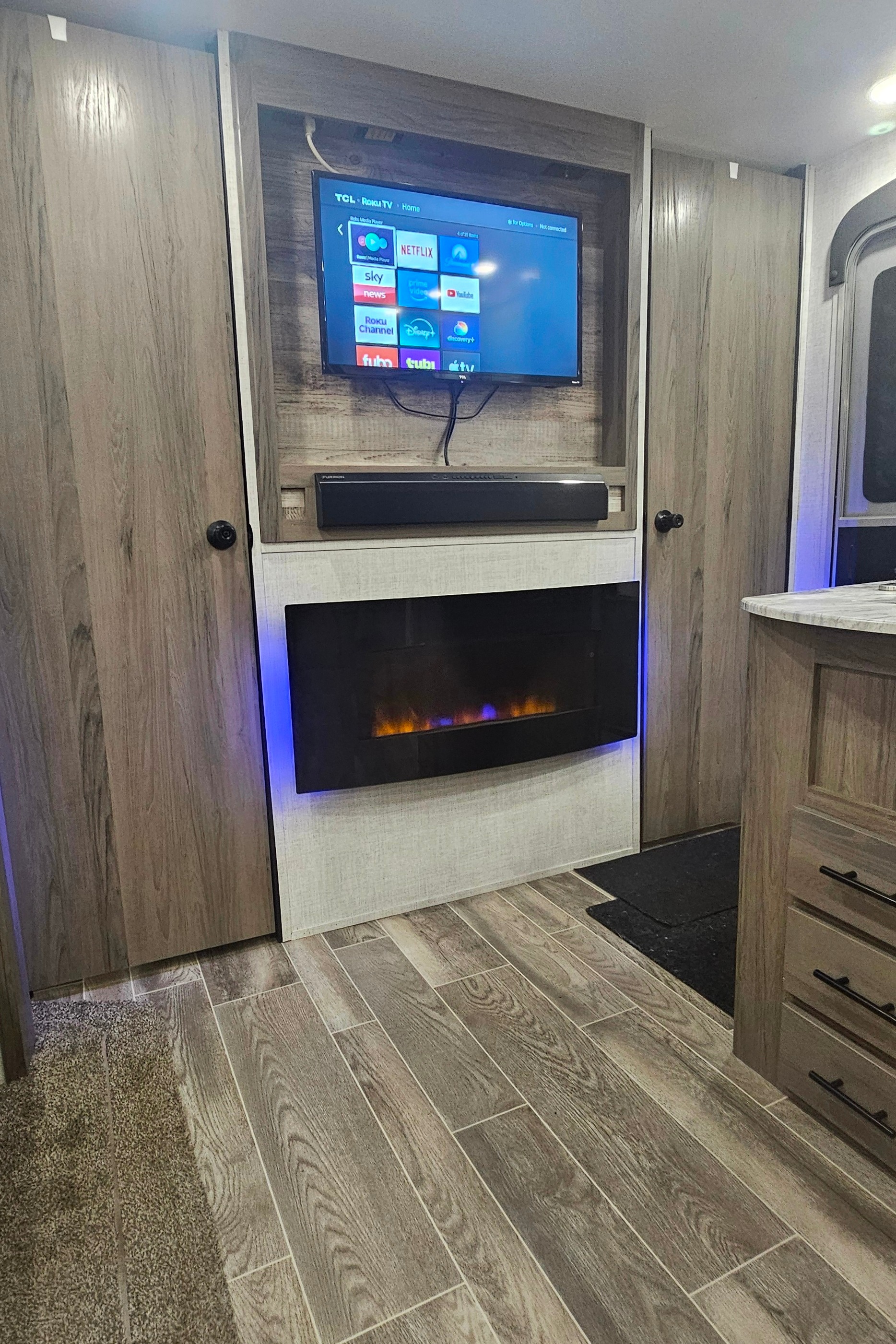 The Grand River Retreat | Sleeps 8 | Delivery Available
