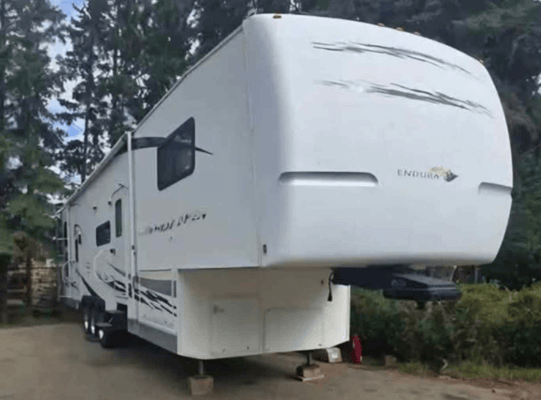 Longhorn Customs 2007 Gulf Stream Enduramax Fifth Wheel Toy Hauler your home away from home