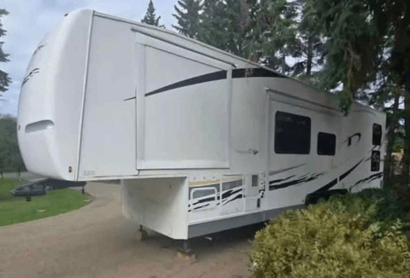 Longhorn Customs 2007 Gulf Stream Enduramax Fifth Wheel Toy Hauler your home away from home