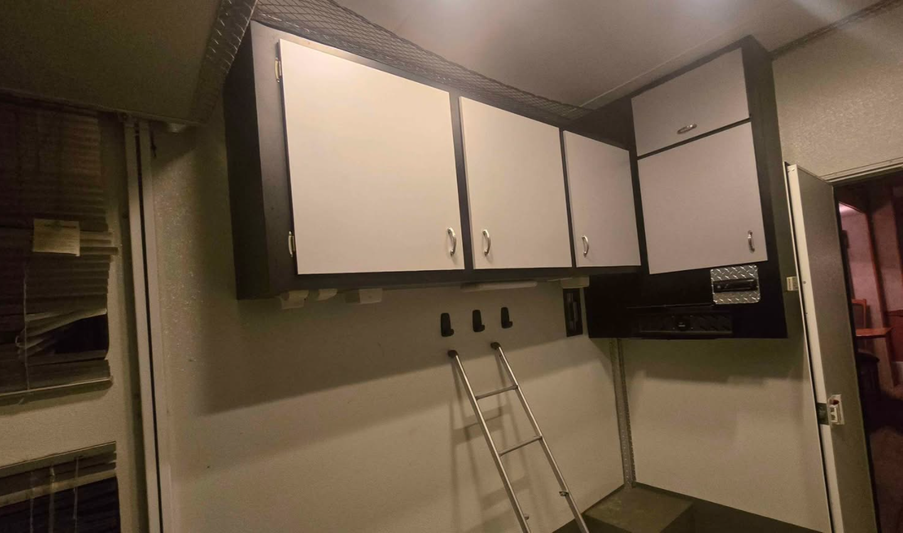 Longhorn Customs 2007 Gulf Stream Enduramax Fifth Wheel Toy Hauler your home away from home