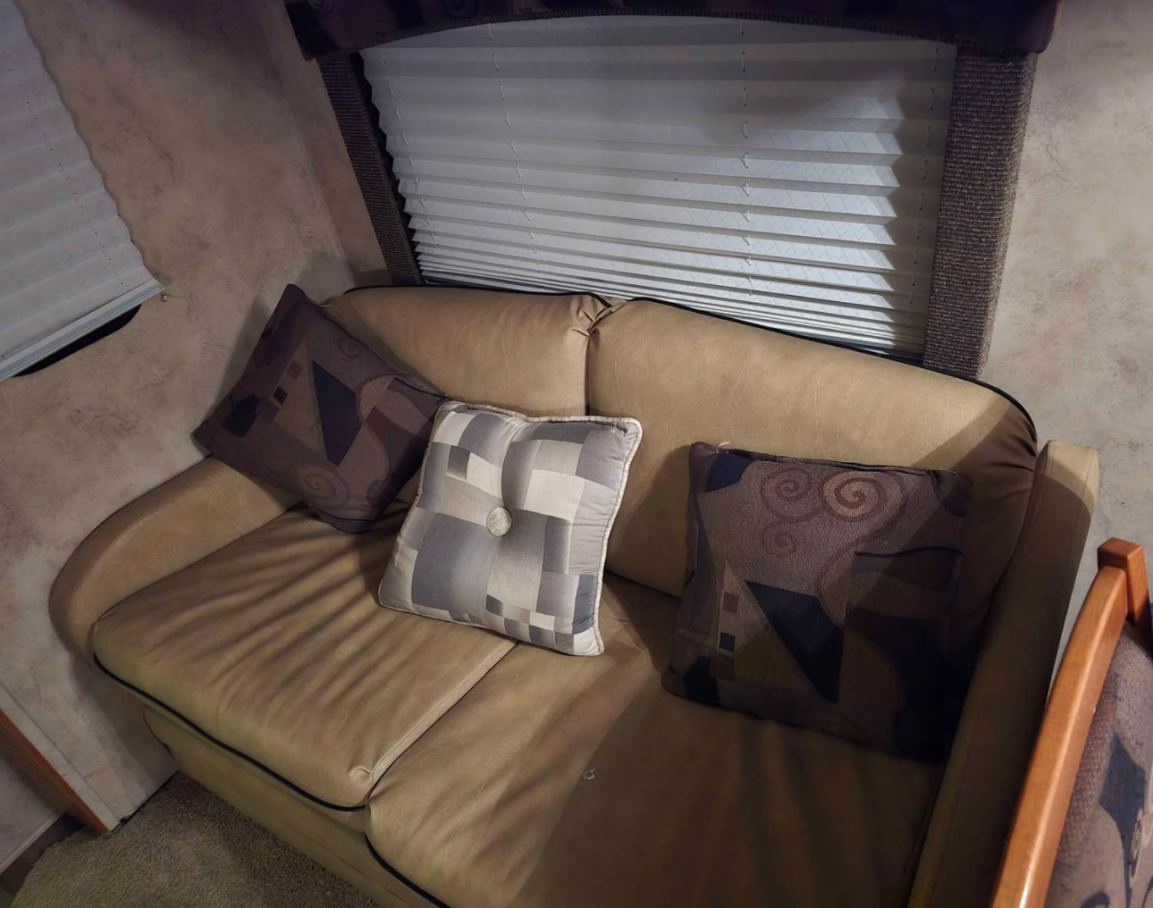 Longhorn Customs 2007 Gulf Stream Enduramax Fifth Wheel Toy Hauler your home away from home