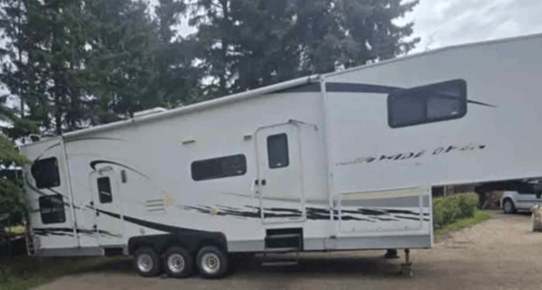 Longhorn Customs 2007 Gulf Stream Enduramax Fifth Wheel Toy Hauler your home away from home