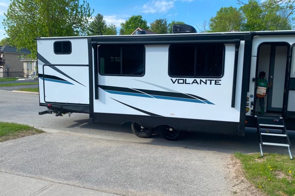 Roberto's Volante Volante Travel Trailer