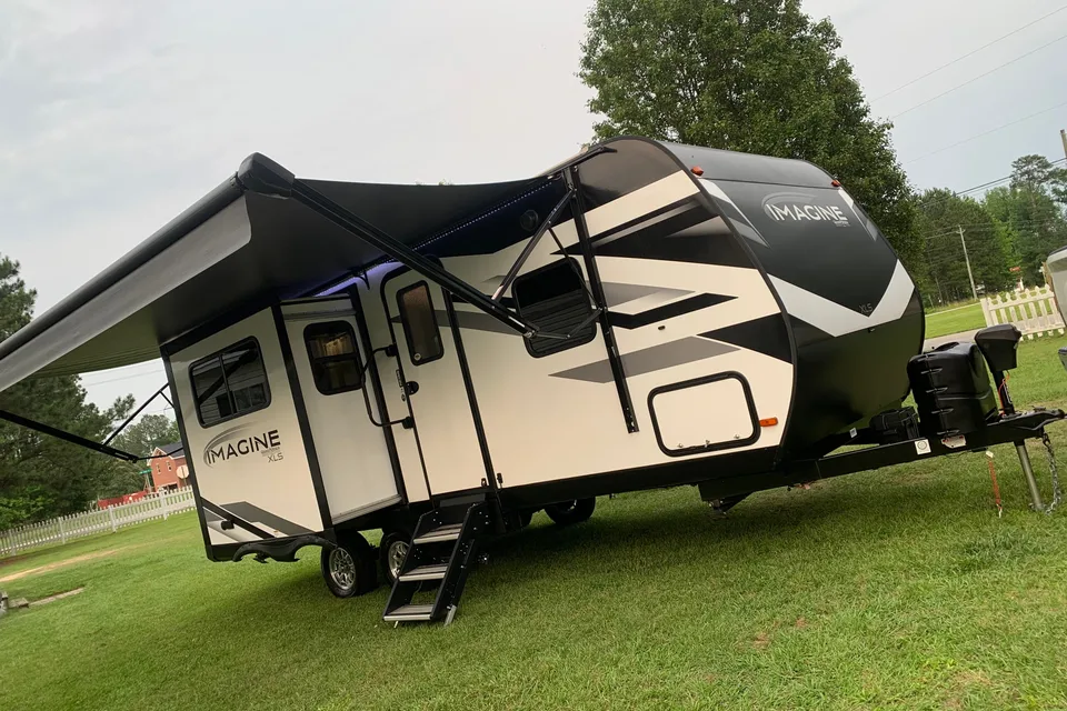 2022 Grand Design Imagine XLS Camper Rental