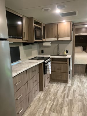 2022 Grand Design Imagine XLS Camper Rental