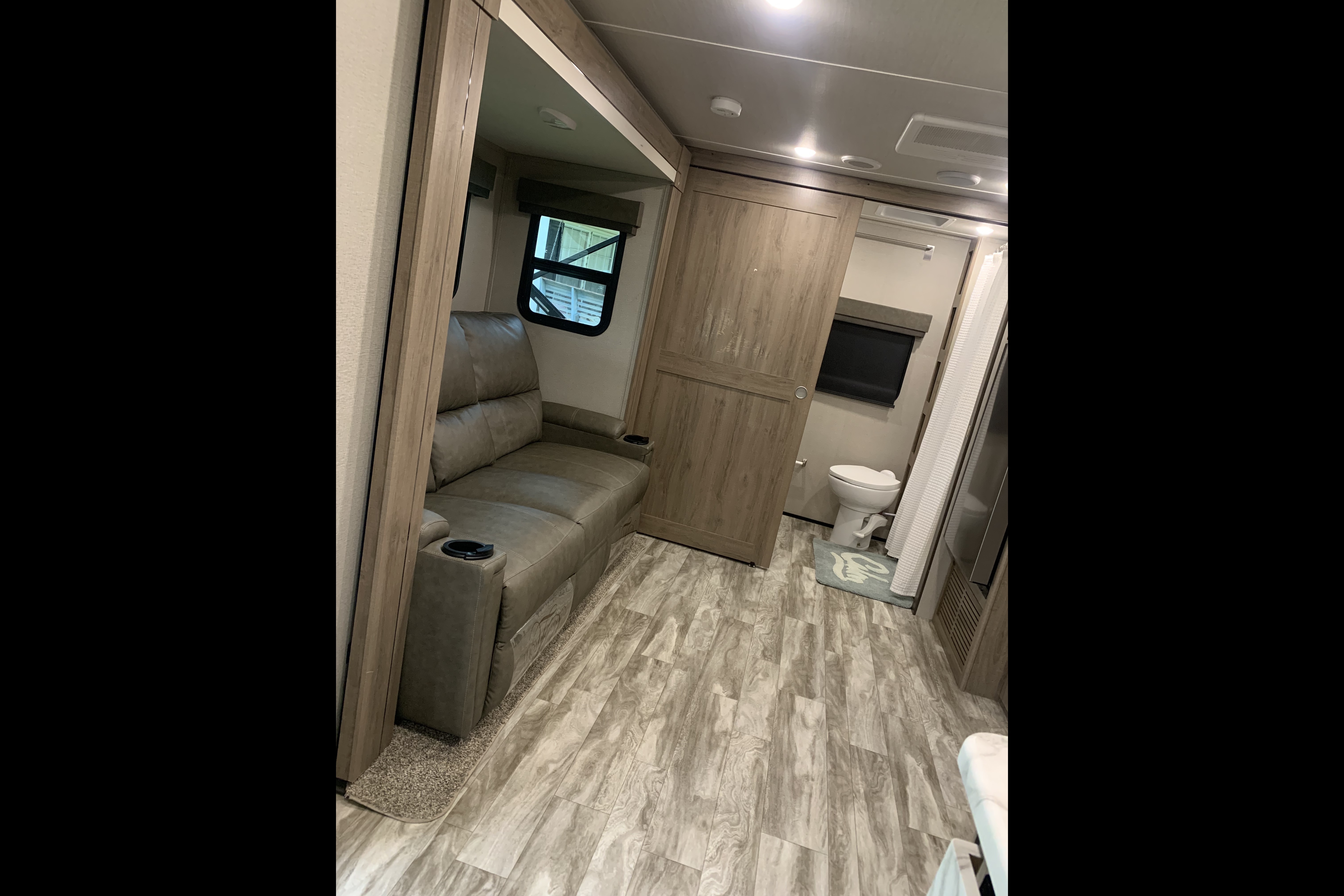 2022 Grand Design Imagine XLS Camper Rental