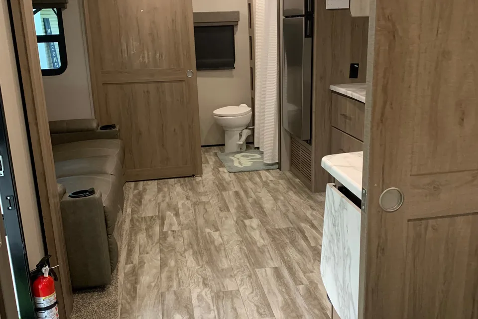 2022 Grand Design Imagine XLS Camper Rental