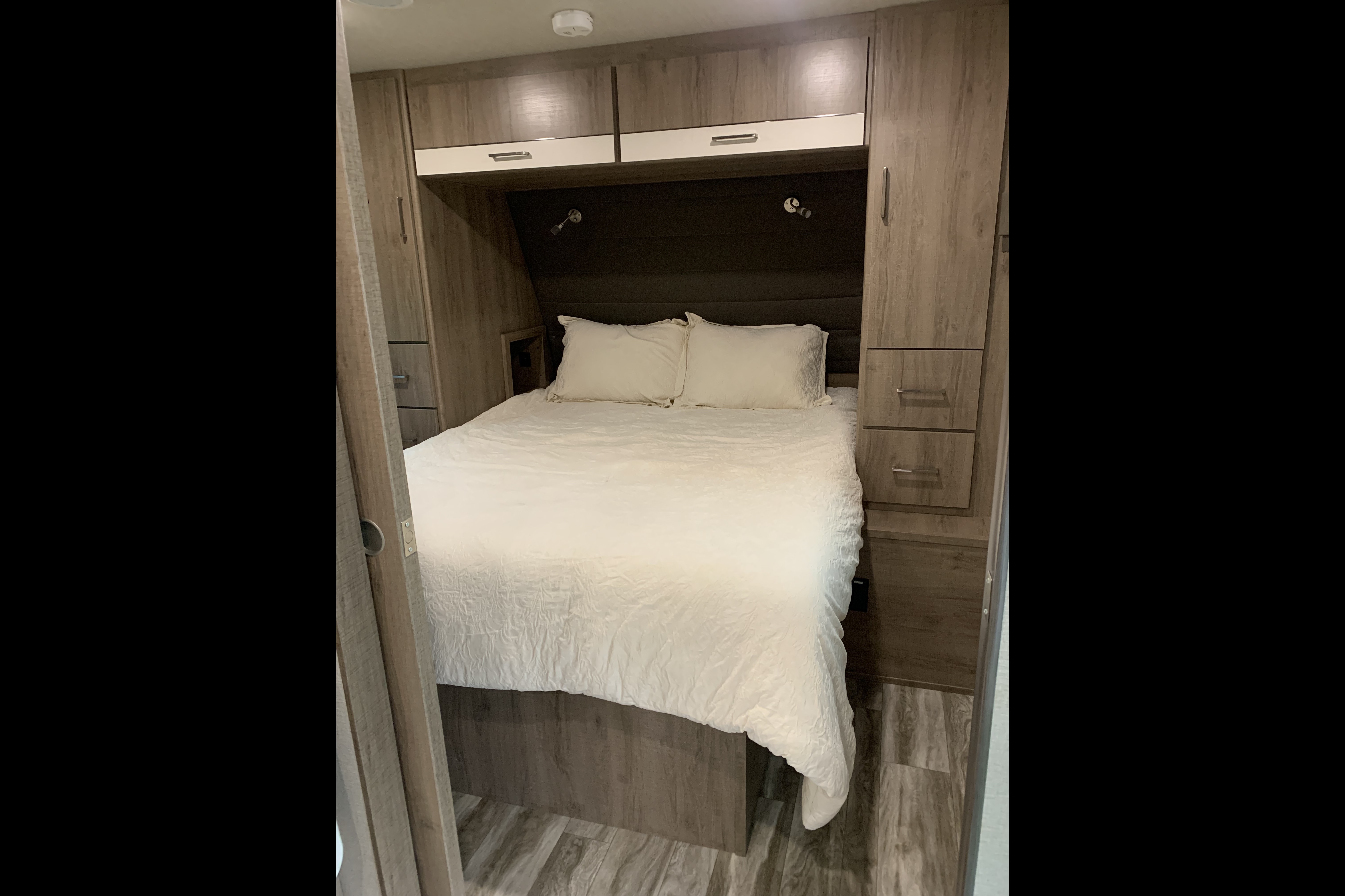 2022 Grand Design Imagine XLS Camper Rental