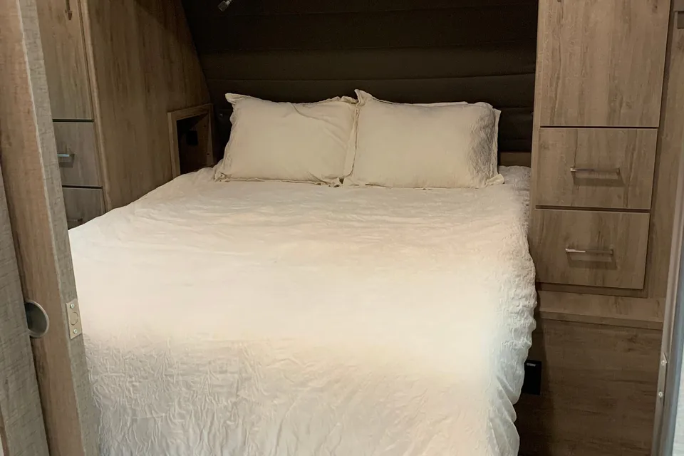 2022 Grand Design Imagine XLS Camper Rental