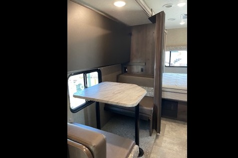 Cheryl's 2017 Coachmen Class C **Special $150 Price May/June + $175 July/August**
