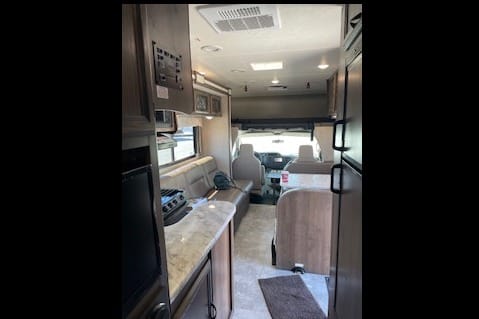 Cheryl's 2017 Coachmen Class C **Special $150 Price May/June + $175 July/August**