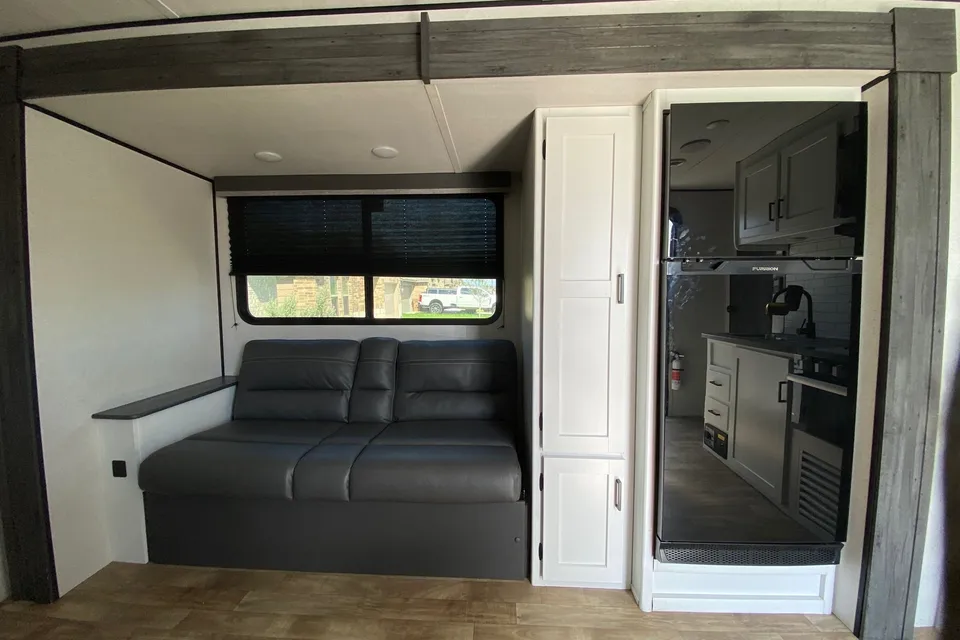 Scott's Keystone 25bhs Travel Trailer