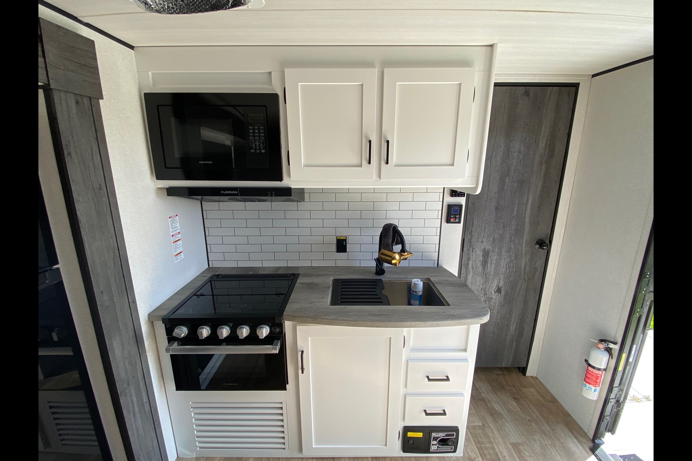 Scott's Keystone 25bhs Travel Trailer