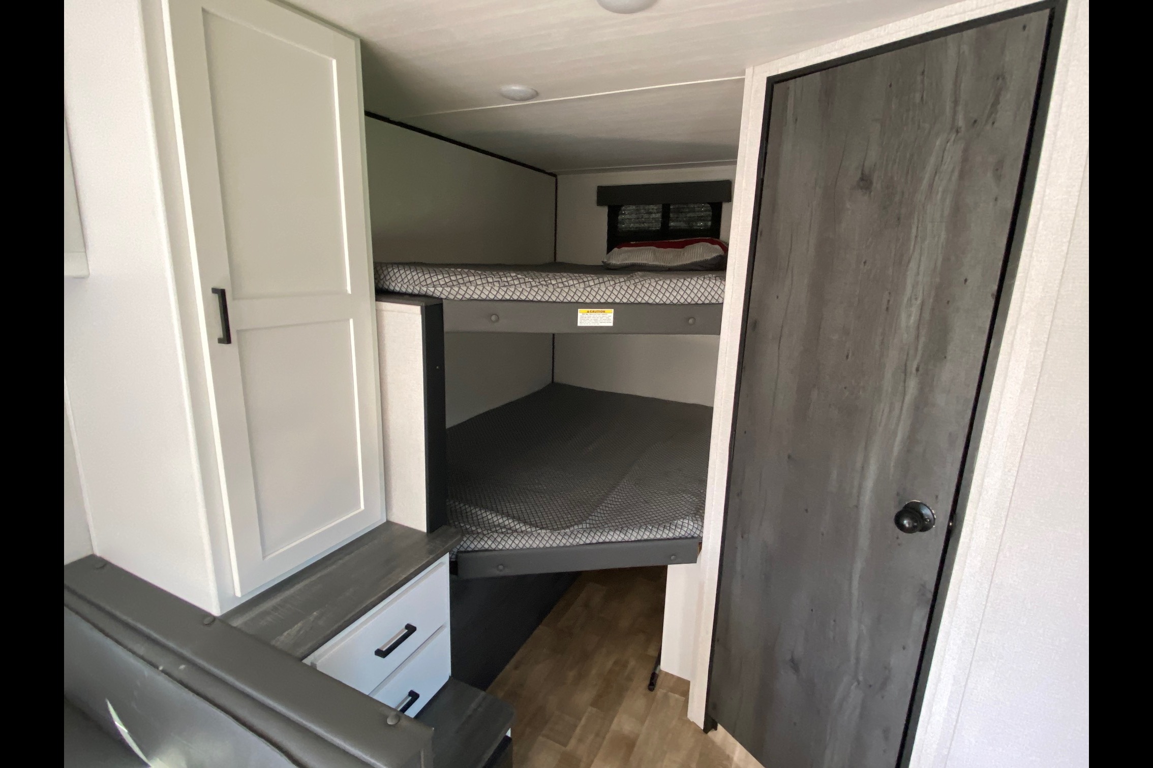 Scott's Keystone 25bhs Travel Trailer