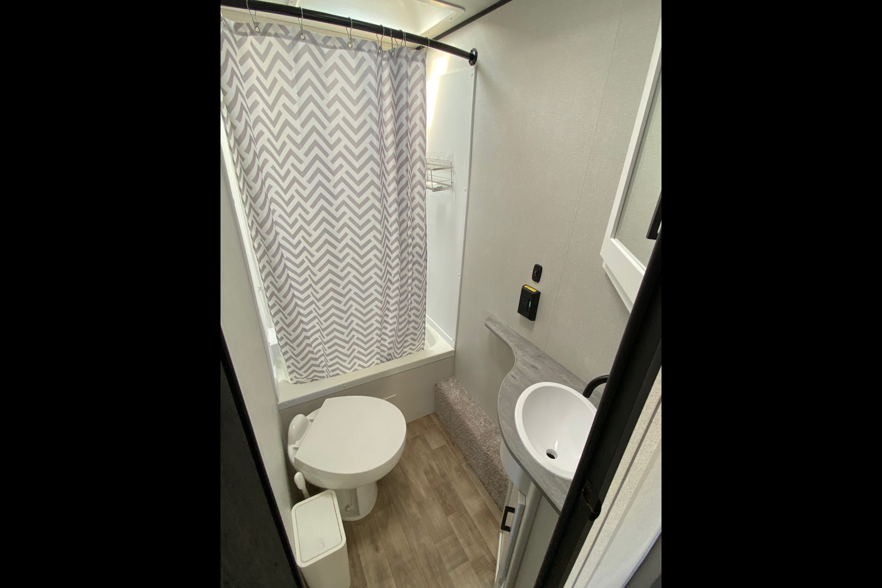 Scott's Keystone 25bhs Travel Trailer
