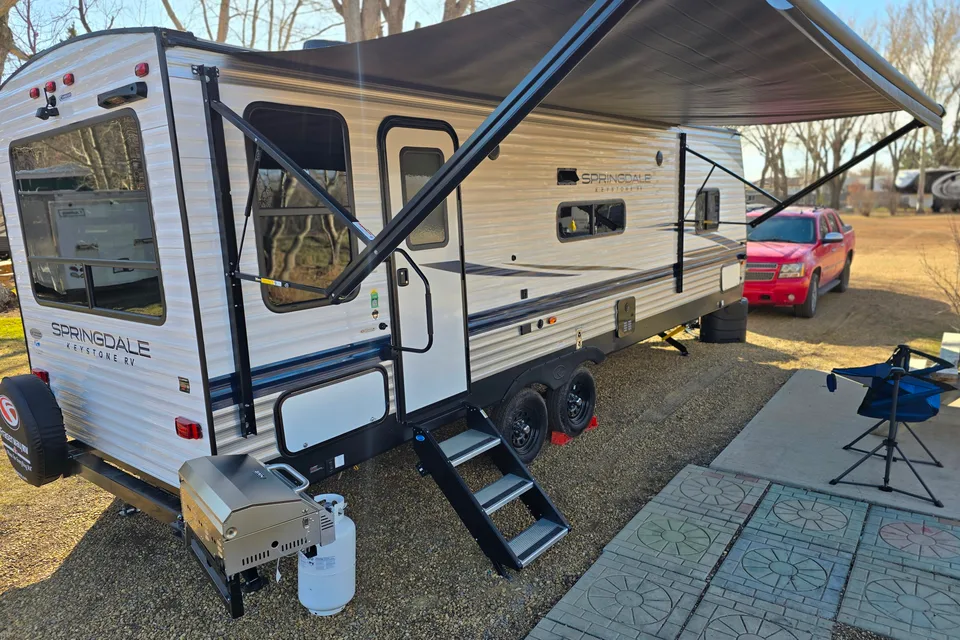Luxury Condo On Wheels - Queen Bed, Fully Kitted Out RV for Couples