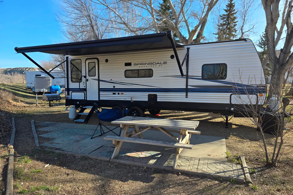 Luxury Condo On Wheels - Queen Bed, Fully Kitted Out RV for Couples