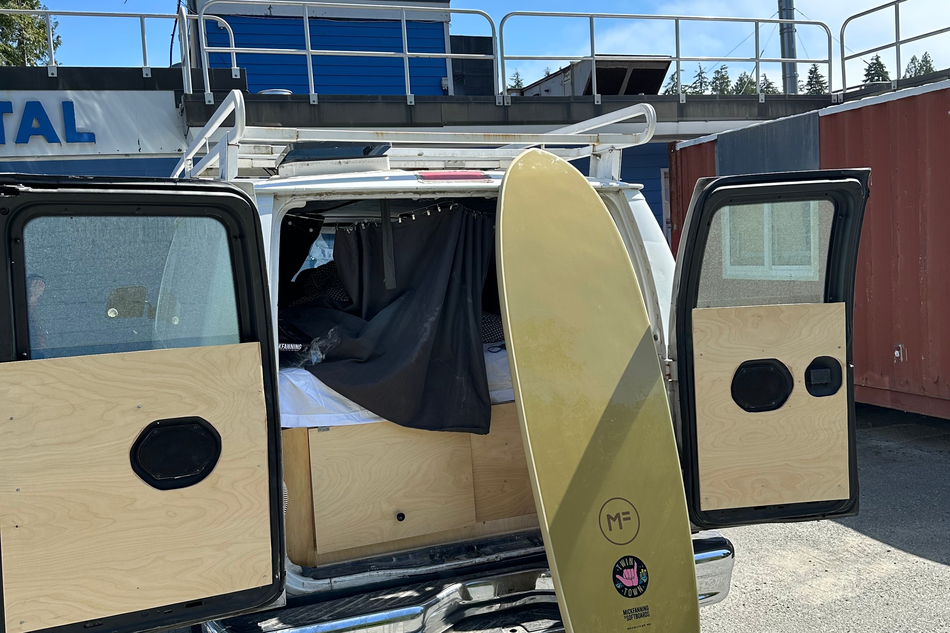Petr's Ford E-250 Campervan