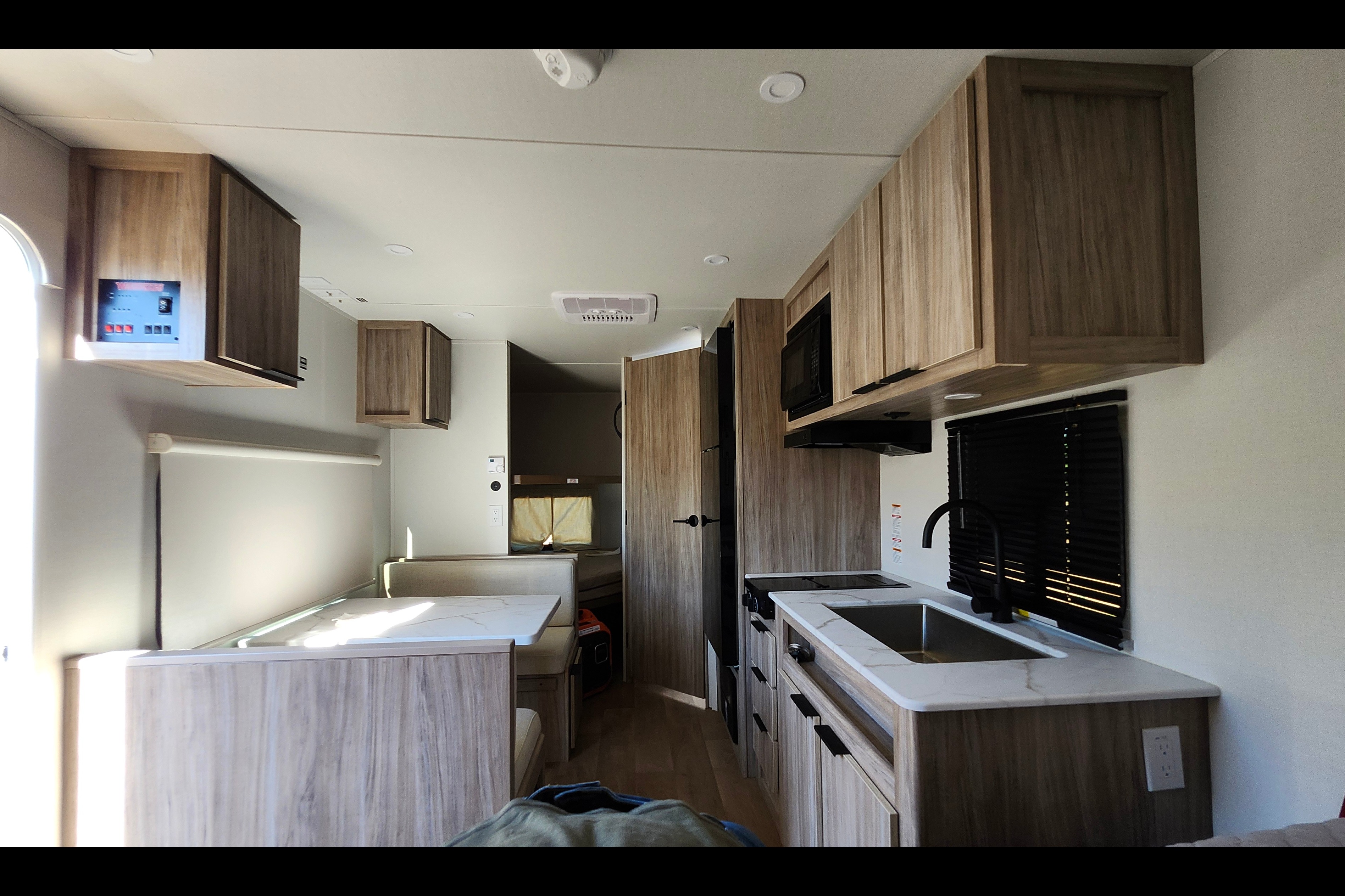 Winnebago 18DBH Travel Trailer