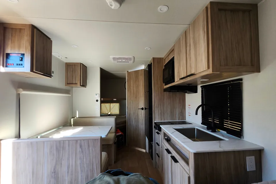 Winnebago 18DBH Travel Trailer
