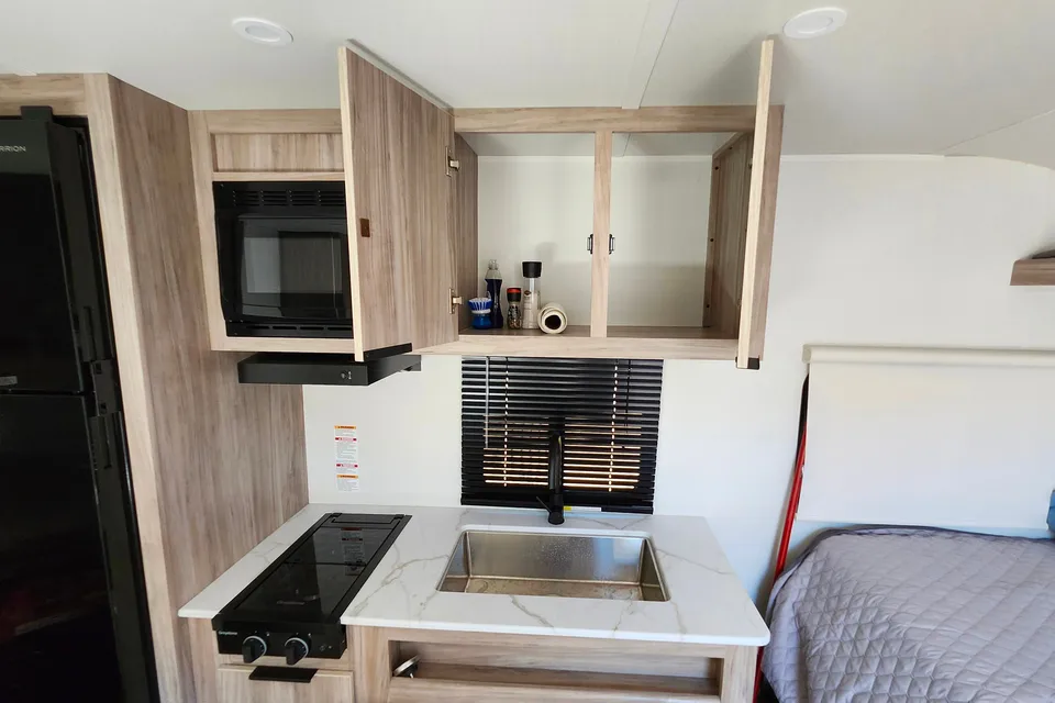 Winnebago 18DBH Travel Trailer