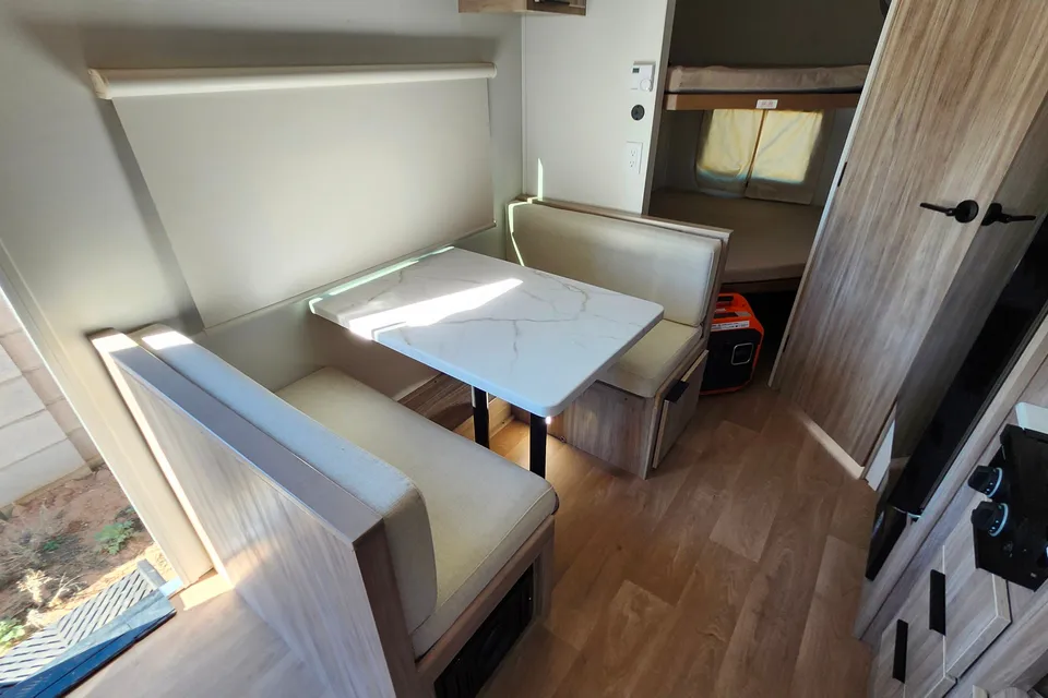 Winnebago 18DBH Travel Trailer