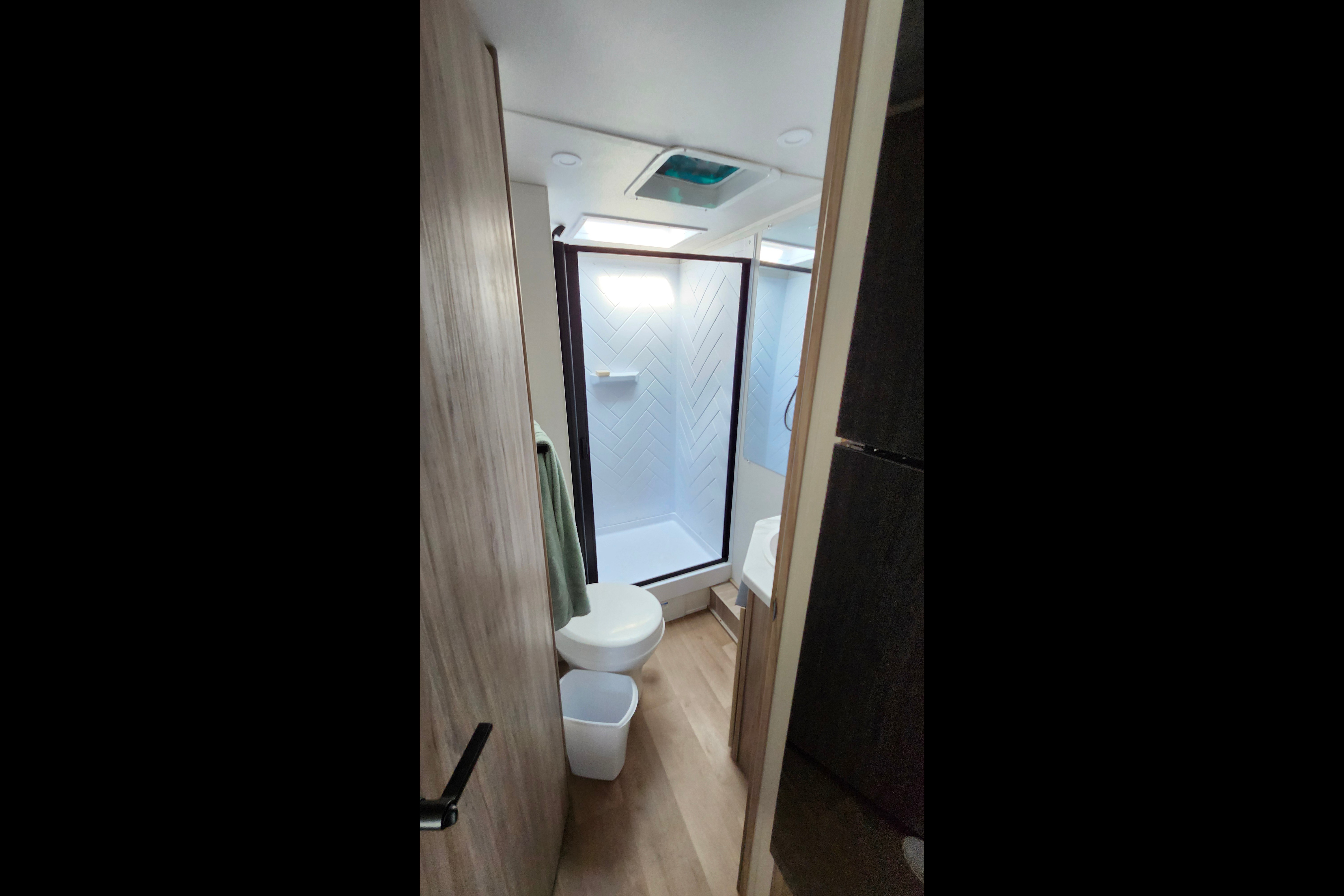Winnebago 18DBH Travel Trailer
