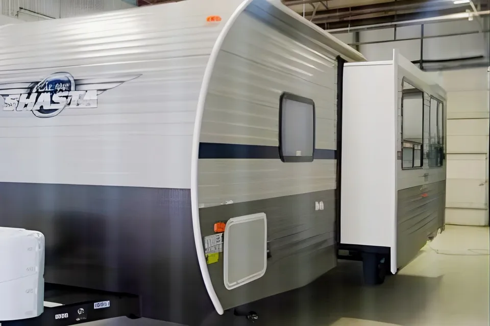Jeremy's Shasta 26DB Travel Trailer